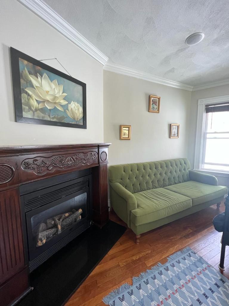 Private Room In A Grand House 보스톤 외부 사진