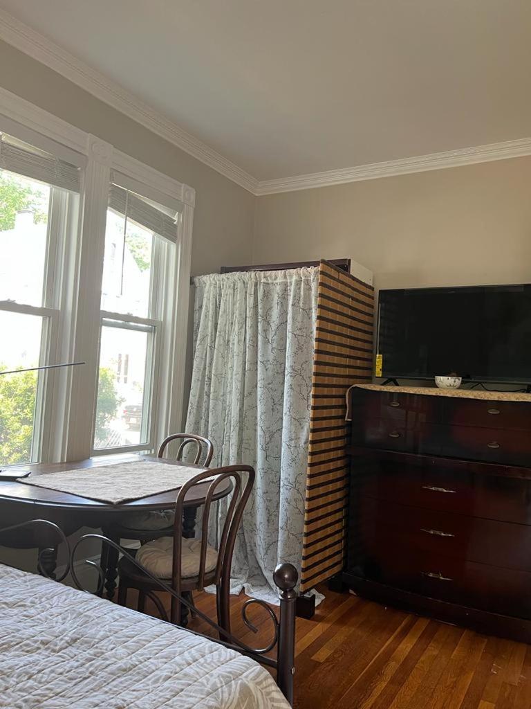 Private Room In A Grand House 보스톤 외부 사진