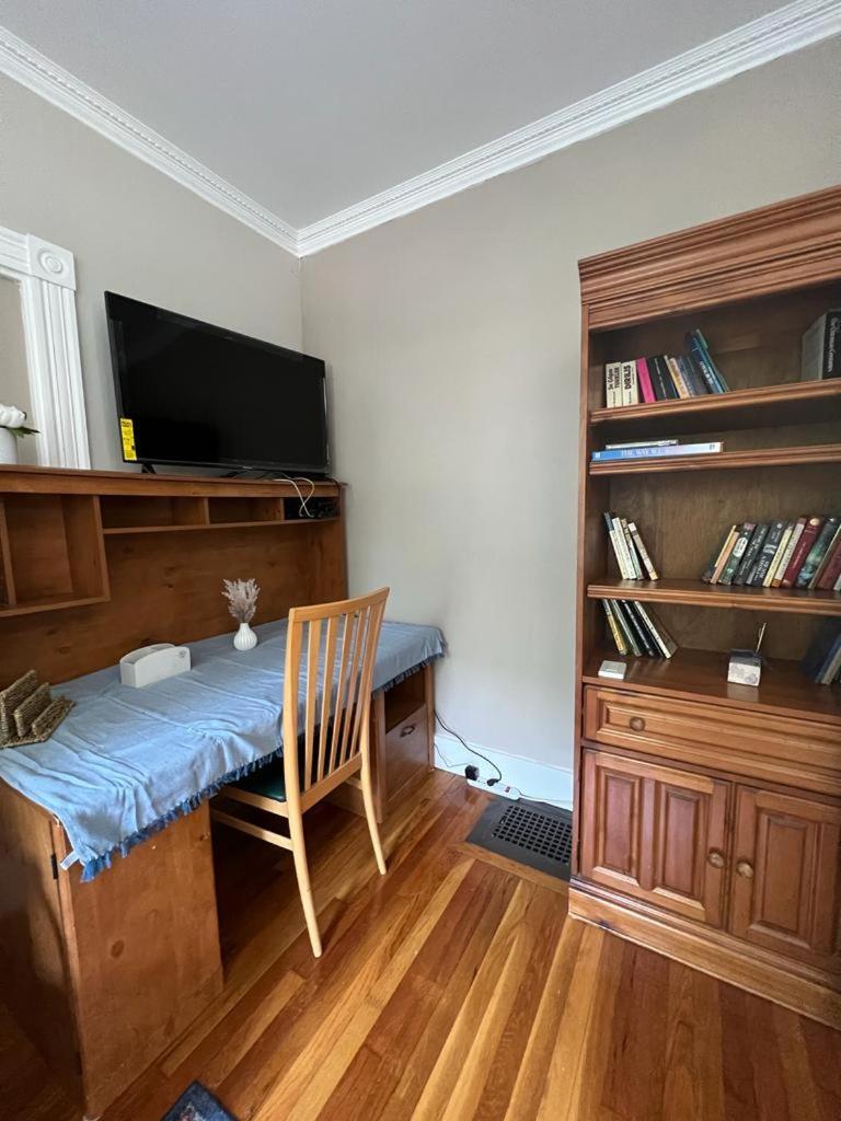 Private Room In A Grand House 보스톤 외부 사진